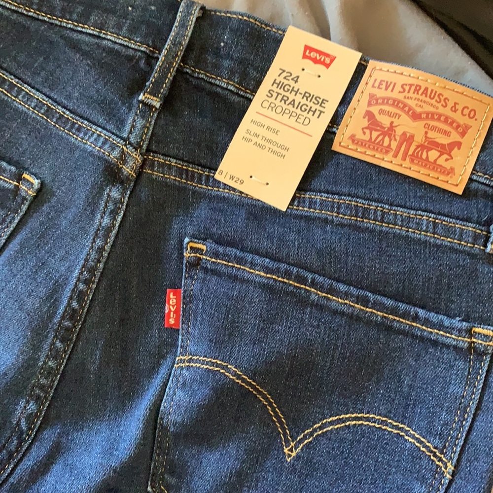 Cropped High Rise Levi’s Jeans - Picture 6 of 7